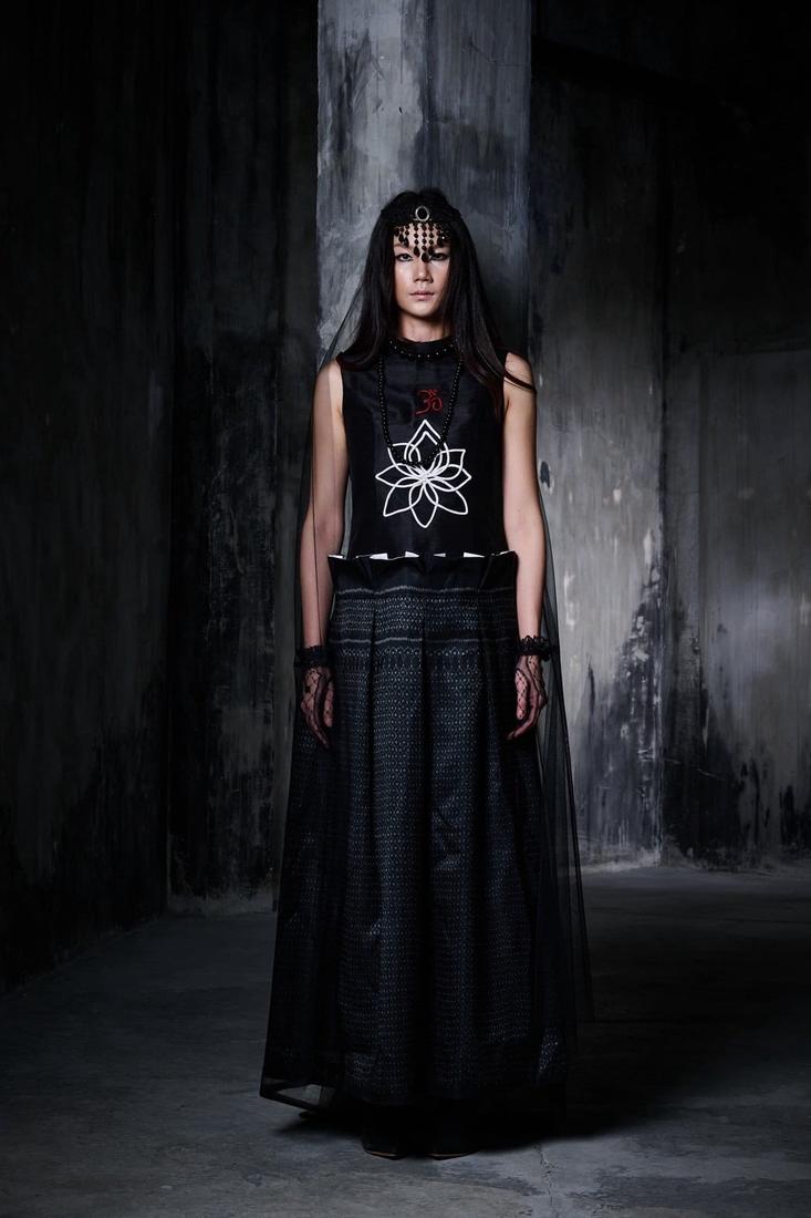 Mutelu collection fashion editorial, look 3